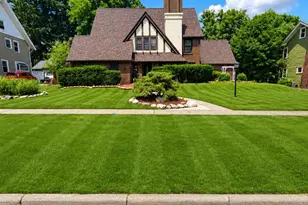 746 Oakridge Dr, Jackson, MI 49203 - Photo 2