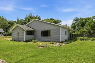 212 Woodland Ave, Jackson, MI 49203 - Photo 2