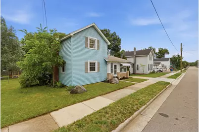 419 N Monroe Street SE, Lowell, MI 49331 - Photo 2