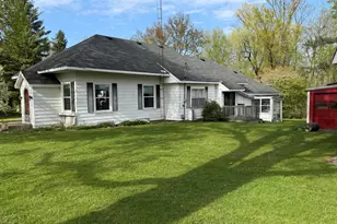 122 N Sherman St, Howard City, MI 49329 - Photo 6