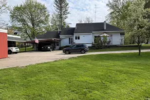 122 N Sherman St, Howard City, MI 49329 - Photo 10