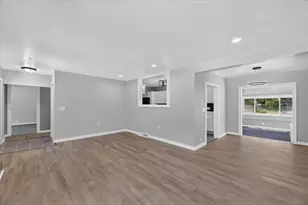 24 Bynum Dr, Battle Creek, MI 49017 - Photo 6