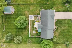 29390 Saddlebred Ln, Dowagiac, MI 49047 - Photo 4