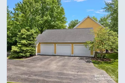 1015 Bradford Hollow Lane NE, Grand Rapids, MI 49525 - Photo 6