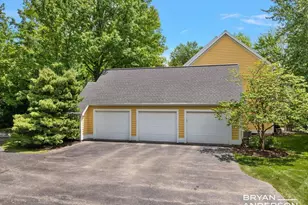 1015 Bradford Hollow Ln NE, Grand Rapids, MI 49525 - Photo 6