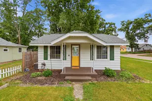 137 Holly St SW, Grand Rapids, MI 49548 - Photo 2