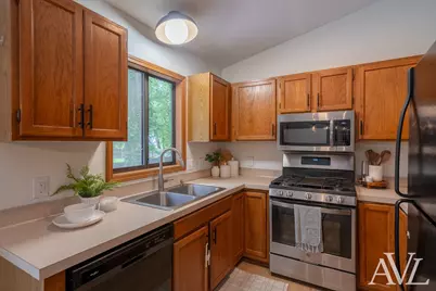 1344 Gladstone Drive SE, Grand Rapids, MI 49506 - Photo 10