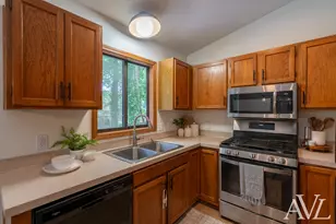 1344 Gladstone Dr SE, Grand Rapids, MI 49506 - Photo 12
