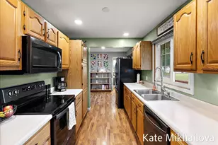 1249 Chalmers Dr, Battle Creek, MI 49015 - Photo 10