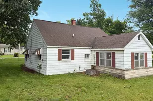 301 McMaster St, Dowagiac, MI 49047 - Photo 2