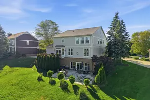 5693 Strawberry Cir, Commerce Township, MI 48382 - Photo 38