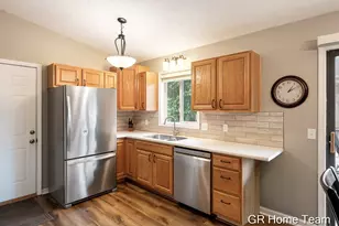2304 Brookfarm Ct SE, Grand Rapids, MI 49508 - Photo 10