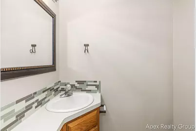 555 E Central Avenue, Zeeland, MI 49464 - Photo 16