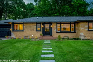 315 W 40th St, Holland, MI 49423 - Photo 2
