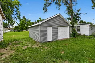 707 Lowell Ave, Jackson, MI 49202 - Photo 2