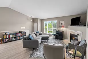 404 Riversedge Dr, Saline, MI 48176 - Photo 2