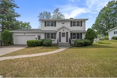 424 Crestview Place, Cadillac, MI 49601 - Photo 2