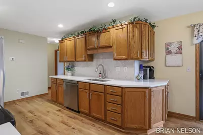 205 Parkside Drive, Zeeland, MI 49464 - Photo 8