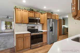 205 Parkside Dr, Zeeland, MI 49464 - Photo 10