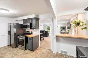 1605 Preston Ave NW, Grand Rapids, MI 49504 - Photo 12