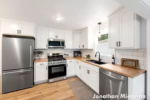 310 Majestic St SE, Grand Rapids, MI 49548 - Photo 10