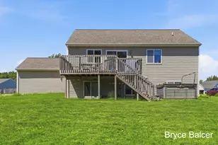 338 Vansen Dr, Kent City, MI 49330 - Photo 4