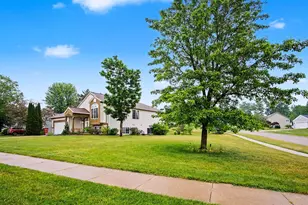 6878 Lake Bluff Dr NE, Comstock Park, MI 49321 - Photo 28