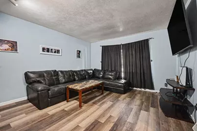 402 W Broadway Street, Three Rivers, MI 49093 - Photo 4
