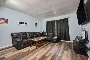 402 W Broadway St, Three Rivers, MI 49093 - Photo 4