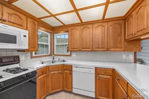 1711 Country Club Dr NE, Grand Rapids, MI 49505 - Photo 14