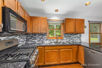 2223 Maguire Avenue NE, Grand Rapids, MI 49525 - Photo 12
