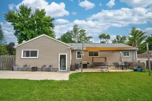 5345 Clinton River Dr, Waterford, MI 48327 - Photo 8