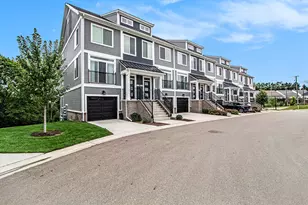 2717 Bristol Rdg Dr, Ann Arbor, MI 48105 - Photo 2