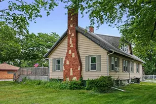 2211 Morton Ave, Saint Joseph, MI 49085 - Photo 2