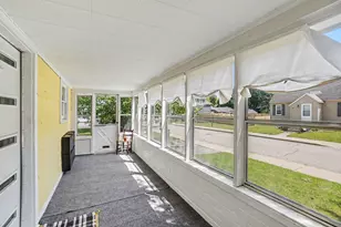 37 W Garfield Ave, Zeeland, MI 49464 - Photo 4