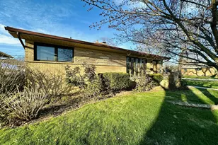 23213 Greencrest St, Saint Clair Shores, MI 48080 - Photo 4