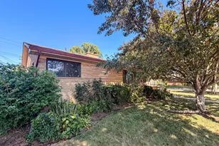 23213 Greencrest St, Saint Clair Shores, MI 48080 - Photo 2