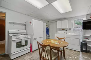 12402 Crockery Creek Dr, Ravenna, MI 49451 - Photo 8