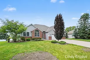 975 Bluff Lake Dr, Zeeland, MI 49464 - Photo 4