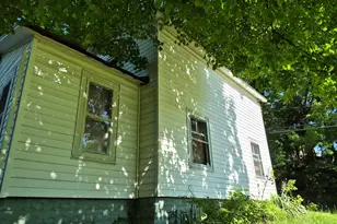 84 Burnham Street E, Battle Creek, MI 49015 - Photo 2
