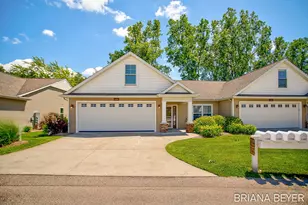 11494 S Lake Dr, Holland, MI 49424 - Photo 2