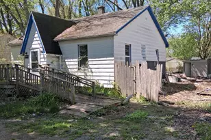 1354 Hurd Ave, Benton Harbor, MI 49022 - Photo 2