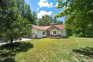 6635 Vinton Ave NW, Comstock Park, MI 49321 - Photo 8