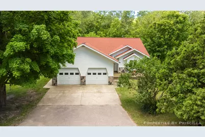 6635 Vinton Avenue NW, Comstock Park, MI 49321 - Photo 1