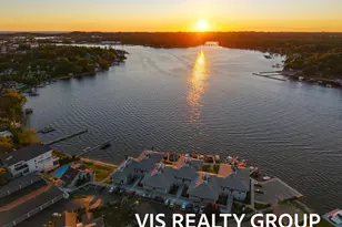 400 Lakeview Ct, Spring Lake, MI 49456 - Photo 2
