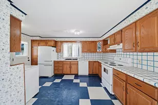 205 W Shawnee St, Tecumseh, MI 49286 - Photo 6