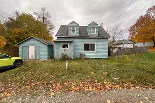 490 4th St, Benton Harbor, MI 49022 - Photo 2