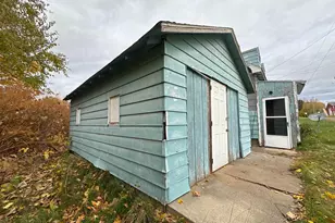 490 4th St, Benton Harbor, MI 49022 - Photo 4