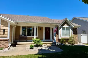 945 Pembroke St SE, Grand Rapids, MI 49508 - Photo 2