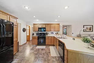 11860 Millstone Dr, Grand Ledge, MI 48837 - Photo 12